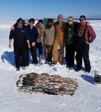 ice fishing sturgeon bay