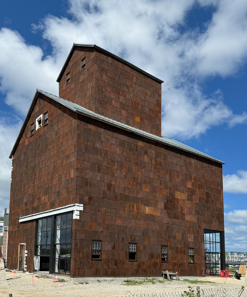 Teweles and Brandeis Grain Elevator Sturgeon Bay- full facade